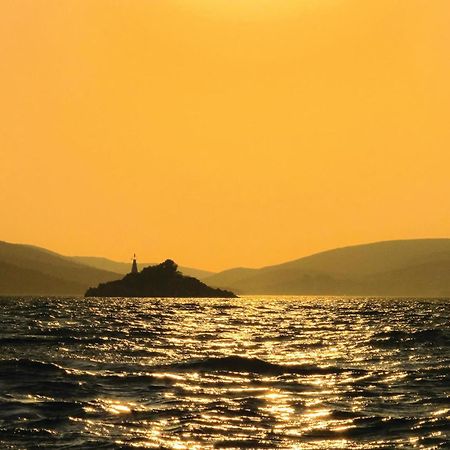 Amazing Apartment In Saldun With Wifi Trogir Bagian luar foto