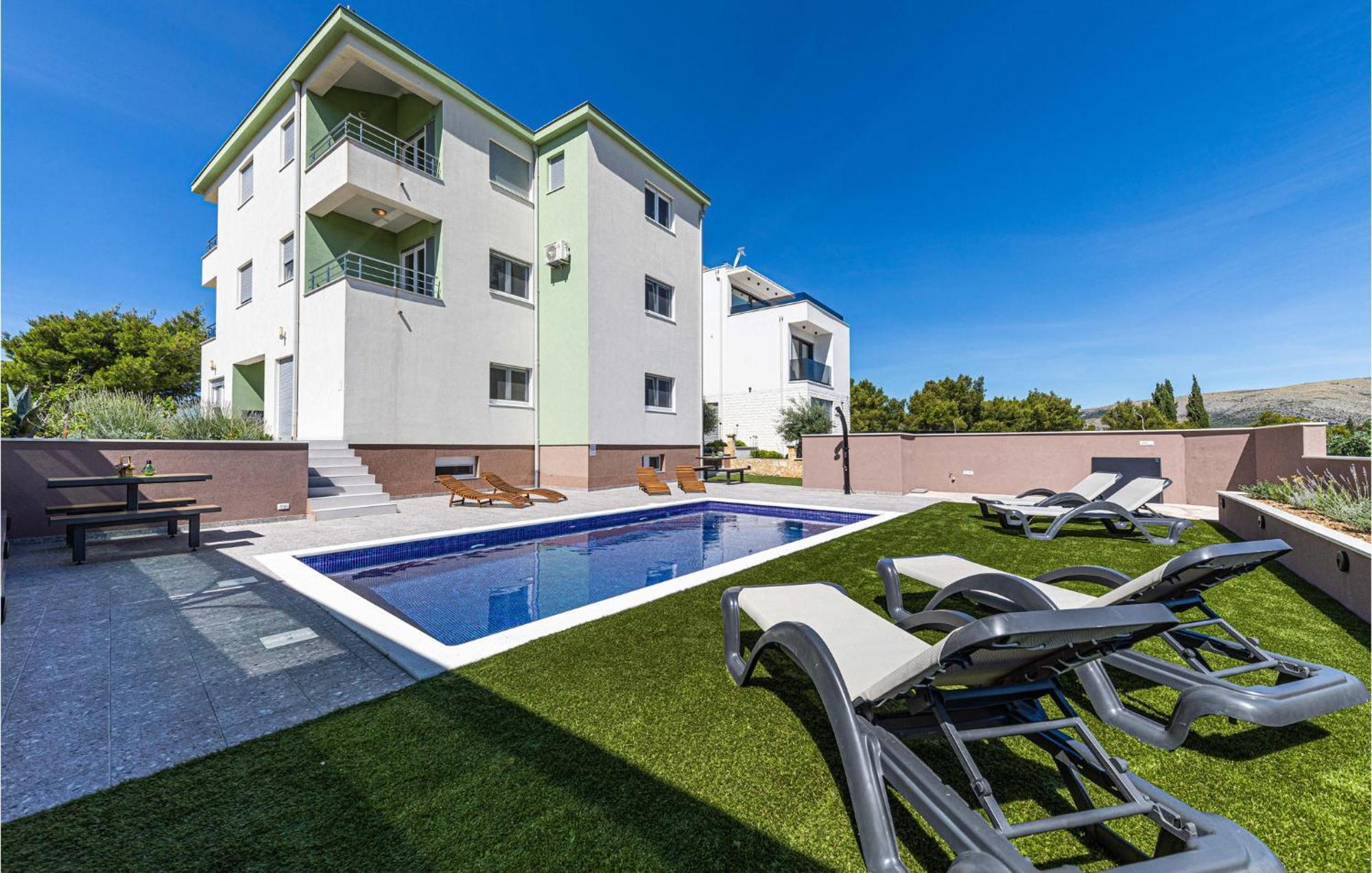 Amazing Apartment In Saldun With Wifi Trogir Bagian luar foto
