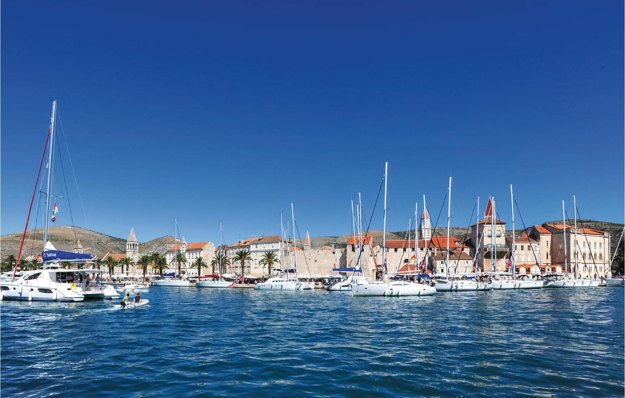 Amazing Apartment In Saldun With Wifi Trogir Bagian luar foto