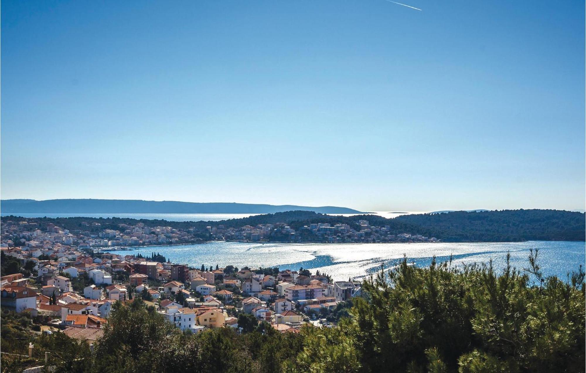 Amazing Apartment In Saldun With Wifi Trogir Bagian luar foto