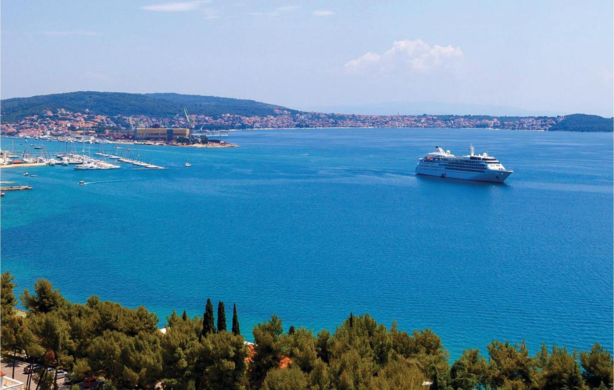 Amazing Apartment In Saldun With Wifi Trogir Bagian luar foto